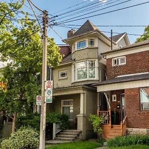 Cozy 5 Bedroom House In Downtown By Globalstay , Toronto Canada