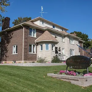 4* לינה וארוחת בוקר Butterfly Manor